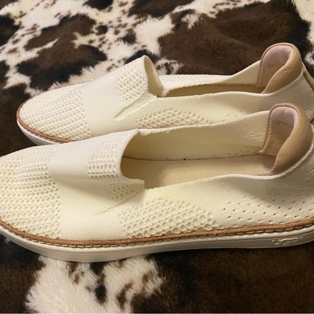 UGG Women's White and Tan Sammy Slip-On Shoes - Picture 2 of 6